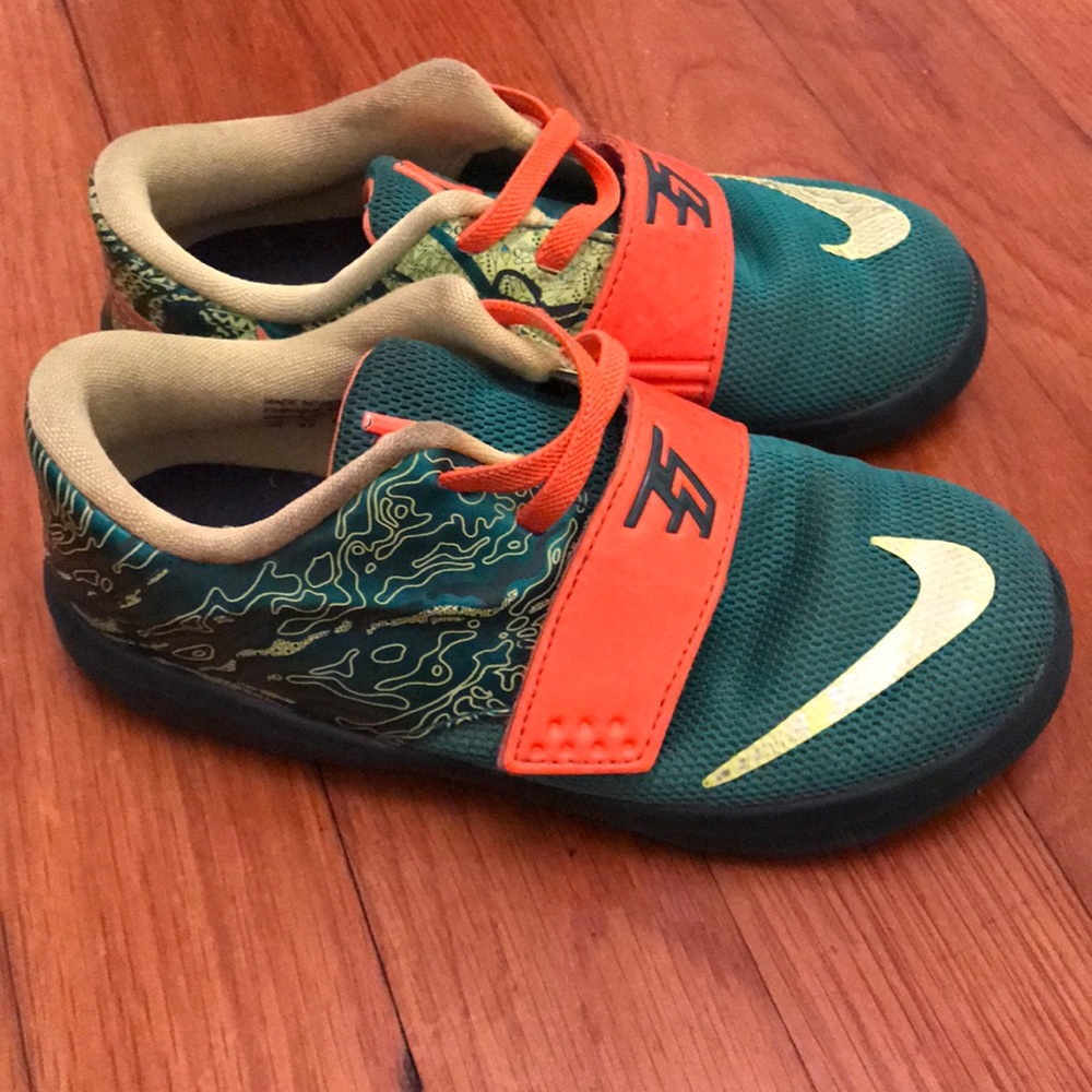 Kevin Durant Nike Boys shoes size 10c green